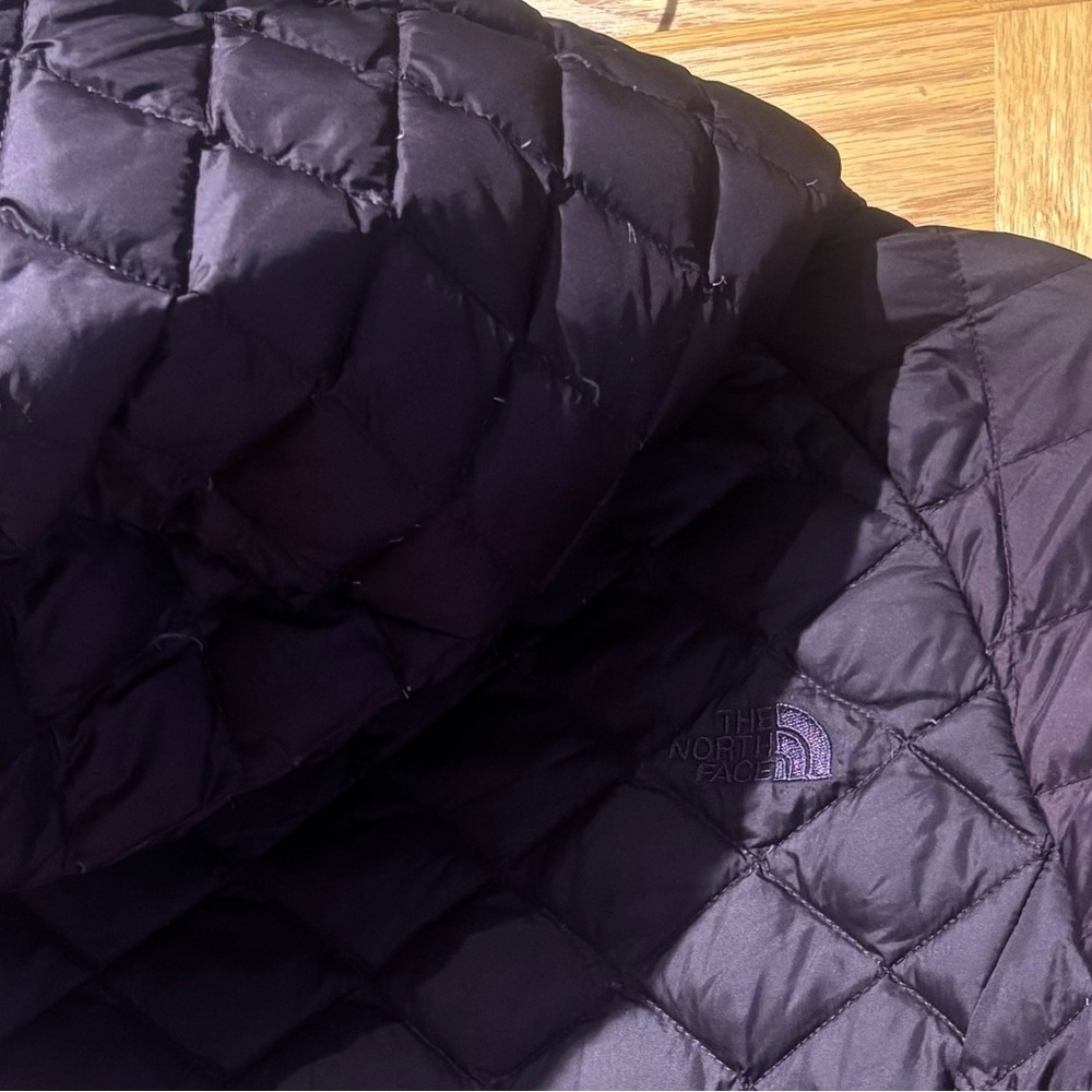 The North Face Women's Purple Down Light Puffer Jacket Small EUC - Picture 7 of 10